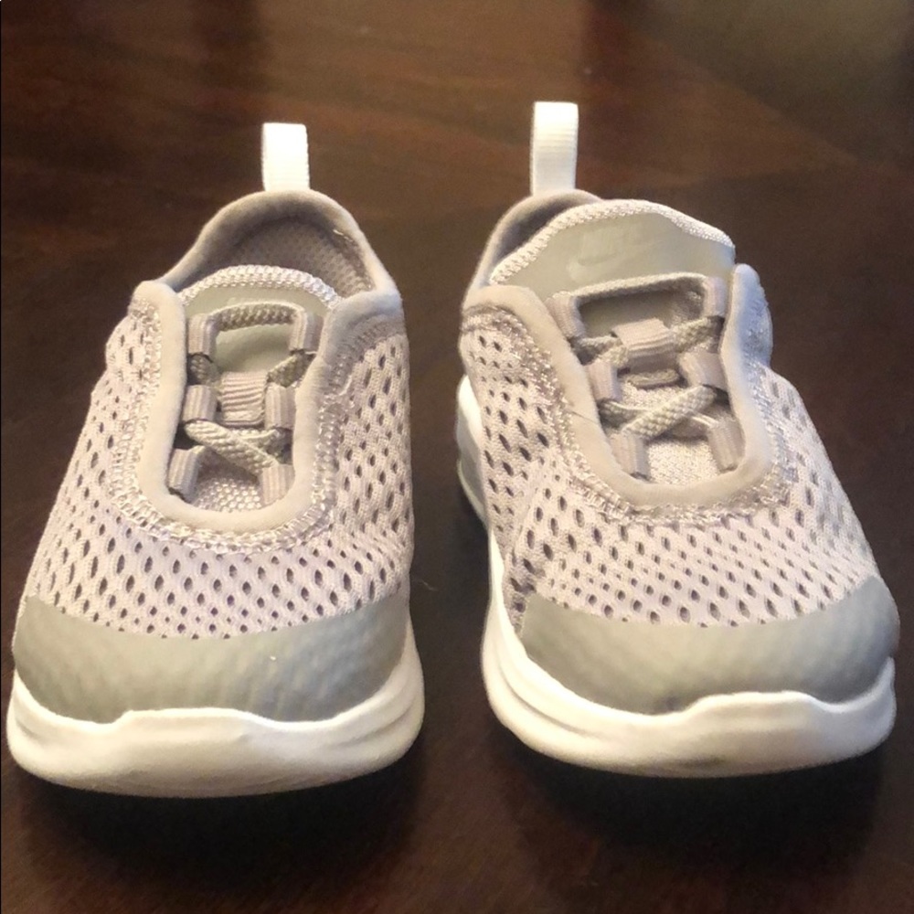 Nike Air Max Motion 2